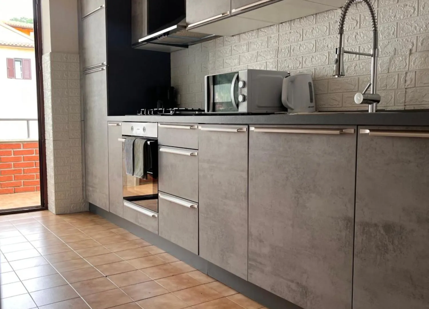 Ikar Apartment 0*, Ika